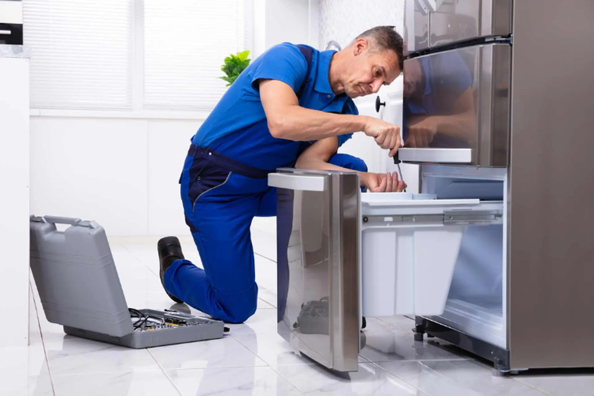 Vì sao tủ lạnh không lạnh nhưng vẫn chạy? Nguyên nhân và cách khắc phục