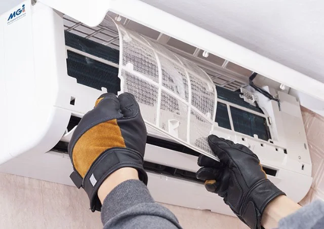 Bật máy lạnh bị khô da có cách nào khắc phục?